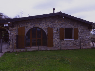 Villa indipendente con ampio giardino e autorimessa